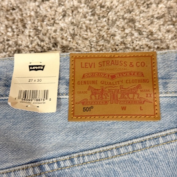 Levi's 501 Original Premium Light Wash NWT Distressed Button Fly Jeans W27 L30 - Picture 4 of 13